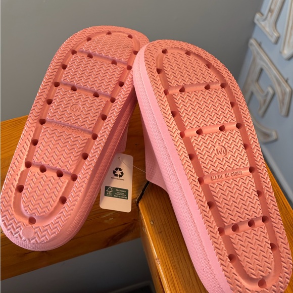 Slides - Picture 6 of 6